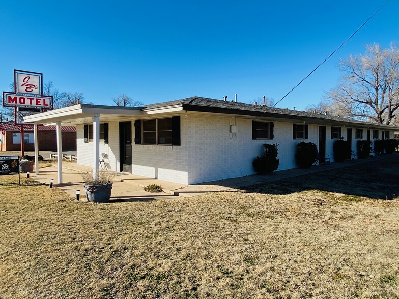 215 SW 6th St, Mooreland, OK for sale - Building Photo - Image 2 of 19