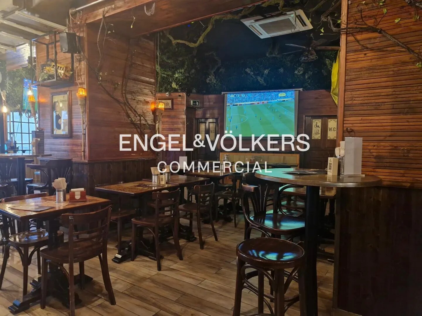 Retail in Barcelona, Barcelona for lease Interior Photo- Image 1 of 2