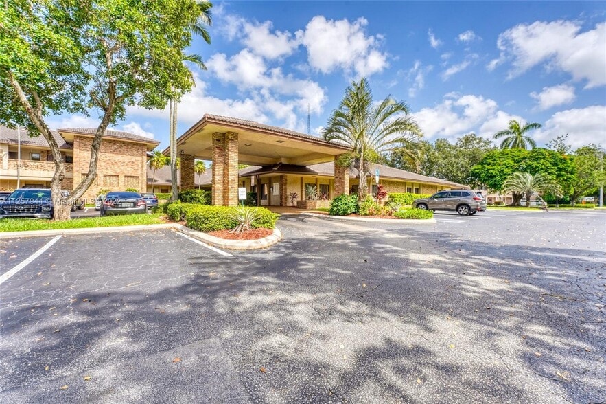 333 NW 70th Ave, Plantation, FL for sale - Primary Photo - Image 1 of 1