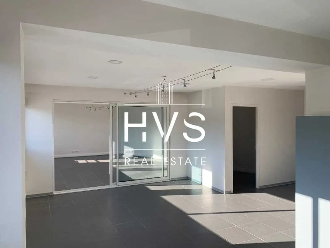 Office in Meyreuil for lease Interior Photo- Image 1 of 6