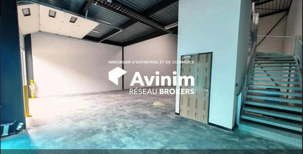 Industrial in Courtry for sale - Interior Photo - Image 3 of 6