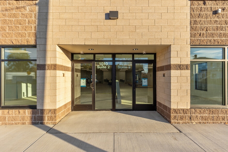 1010 Cesar E Chavez Ave SW, Grand Rapids, MI for lease - Building Photo - Image 2 of 23