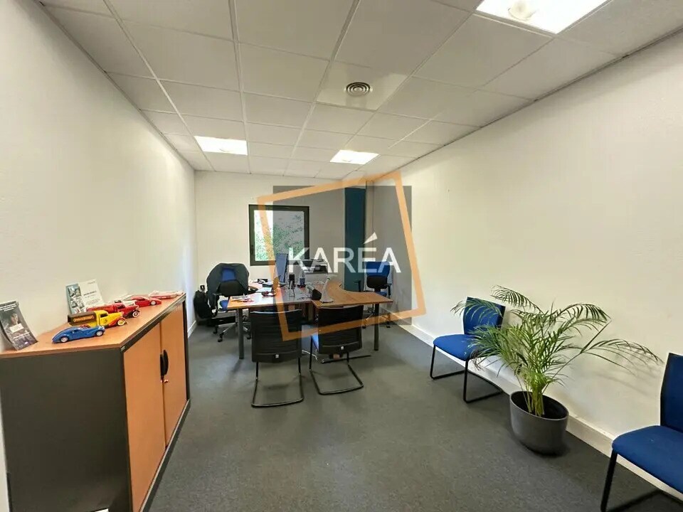 Office in Serris for lease Interior Photo- Image 1 of 6