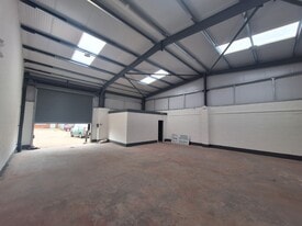 Thameside Trading Estate : Units 13-18 - Warehouse