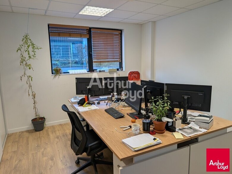 Flex in Cesson-Sévigné for lease - Building Photo - Image 2 of 8