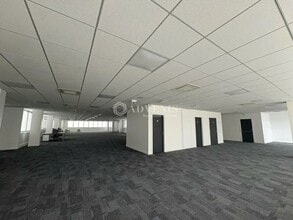 Office in Vélizy-Villacoublay for lease Interior Photo- Image 2 of 3