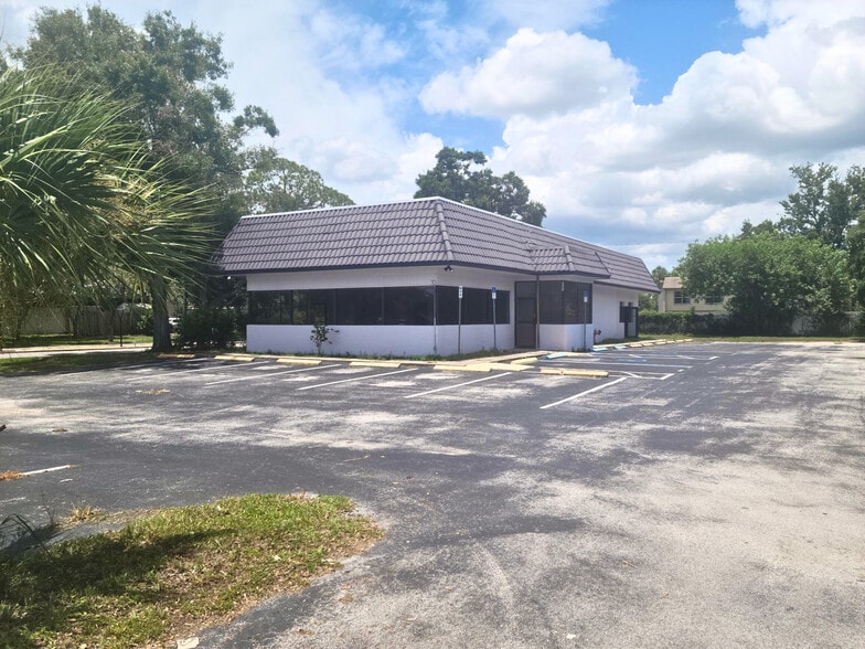 3760 E Bay Dr, Clearwater, FL for lease - Building Photo - Image 1 of 4