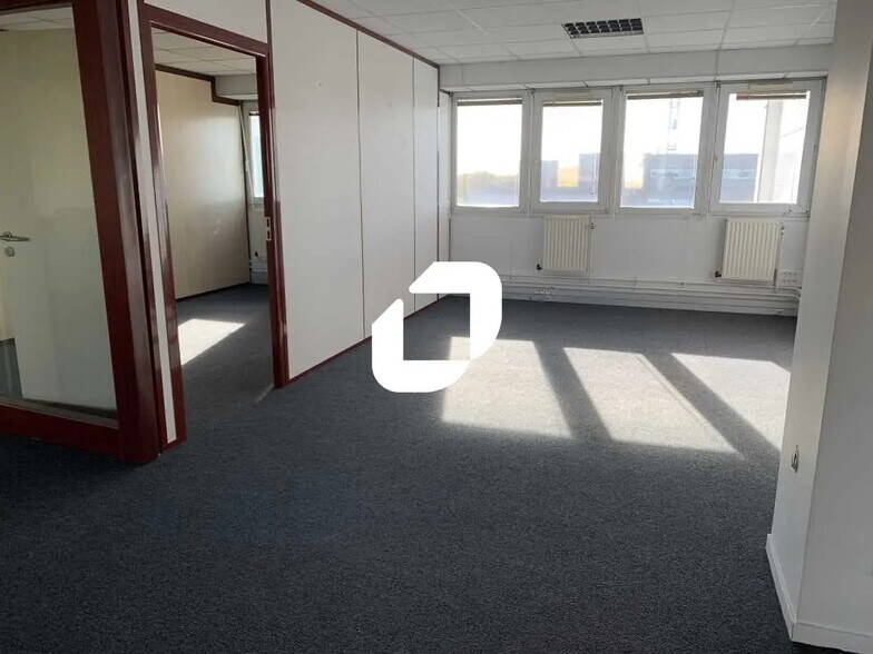 Office in Massy for lease - Interior Photo - Image 3 of 12