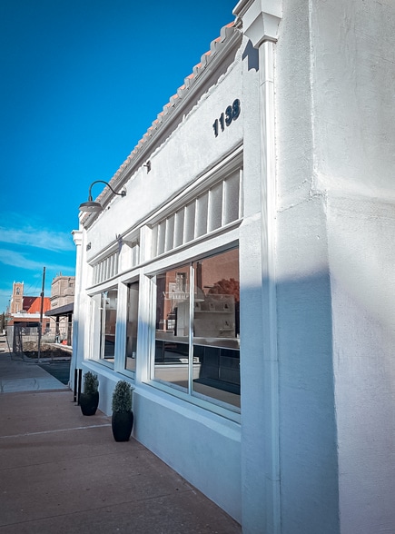 1138 N Robinson Ave, Oklahoma City, OK for lease - Building Photo - Image 2 of 14