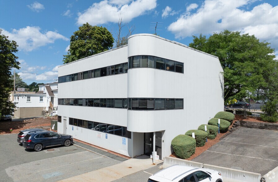 830 Main St, Melrose, MA for sale - Primary Photo - Image 1 of 1