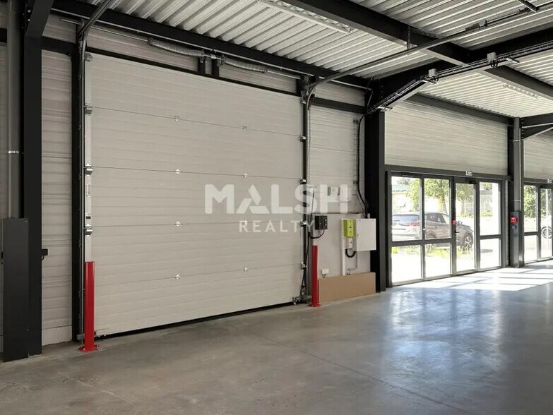 Flex in Saint-Quentin-Fallavier for lease - Building Photo - Image 2 of 16