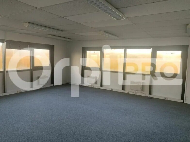 Office in Mérignac for lease - Interior Photo - Image 2 of 6