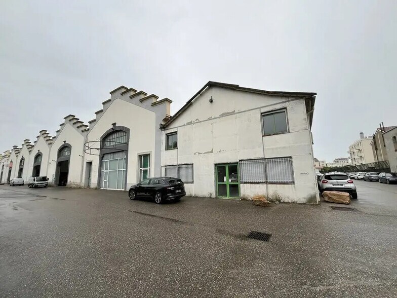 in Lyon for sale - Building Photo - Image 1 of 1