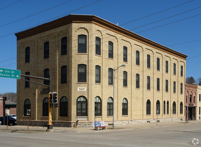 303 1st Ave NE, Faribault, MN for lease - Building Photo - Image 3 of 12