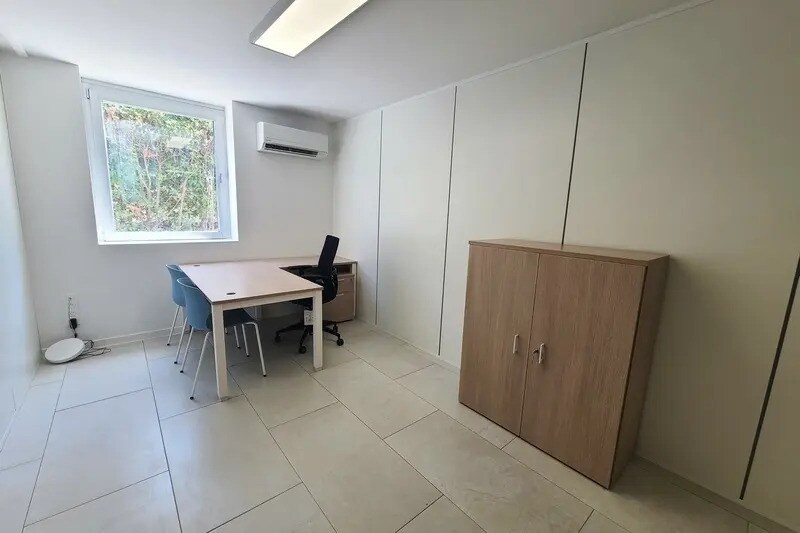 Office in Béziers for lease - Interior Photo - Image 3 of 10