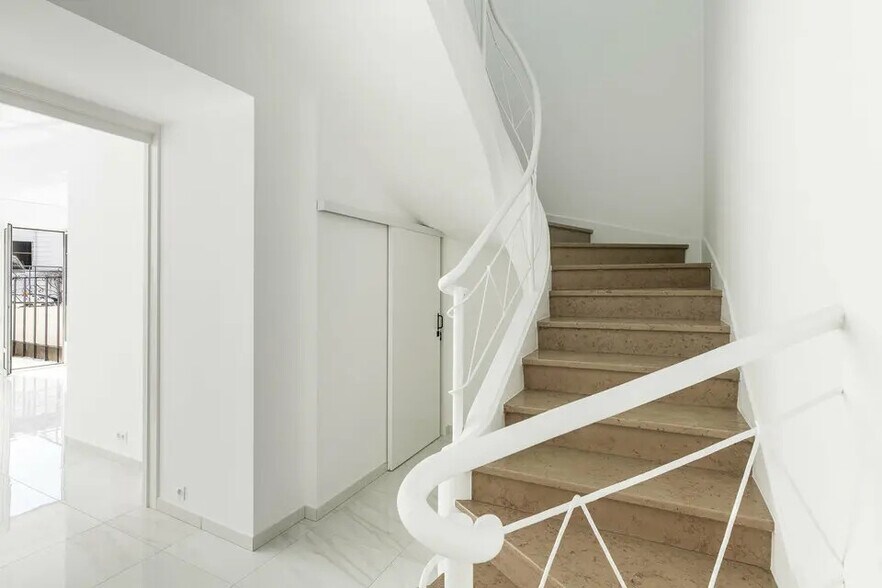 Office in Nice for lease - Interior Photo - Image 3 of 5