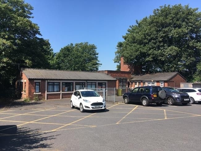 Yewlands Dr, Leyland for sale Primary Photo- Image 1 of 1