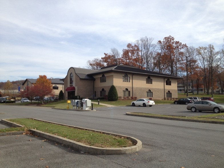 2400-2600 Cranberry Sq, Morgantown, WV for sale - Building Photo - Image 3 of 12