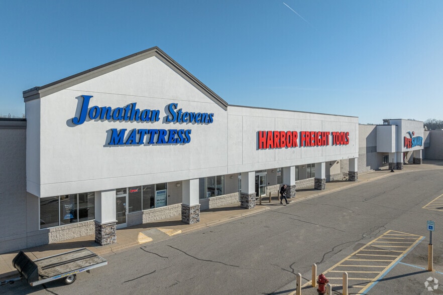 1650-1720 E Sherman Blvd, Muskegon, MI for lease - Building Photo - Image 2 of 5