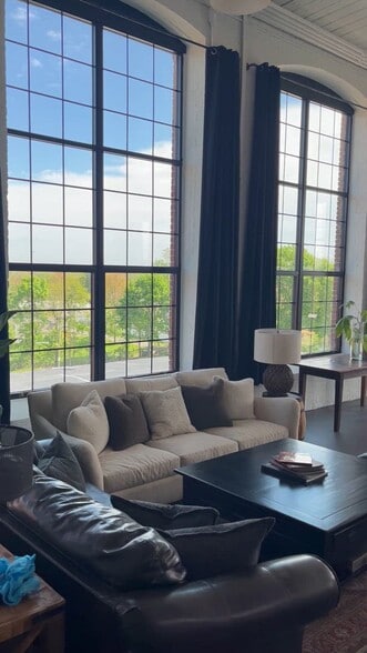 426 Metacom Ave, Warren, RI for lease - Commercial Listing Video - Image 1 of 14