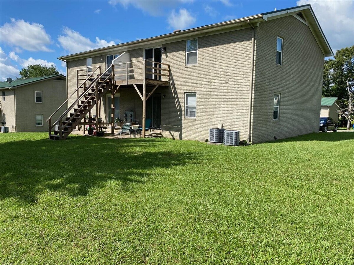 111 Embark Ct, Glasgow, KY 42141