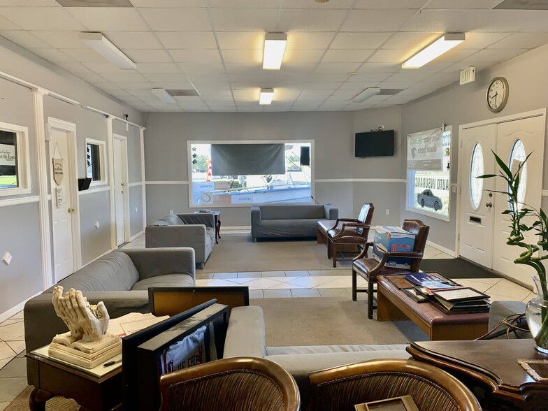 2555 Allen Genoa Rd, Pasadena, TX for sale - Building Photo - Image 2 of 25