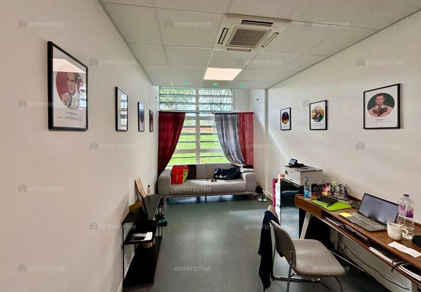 Office in Amiens for lease - Interior Photo - Image 2 of 4