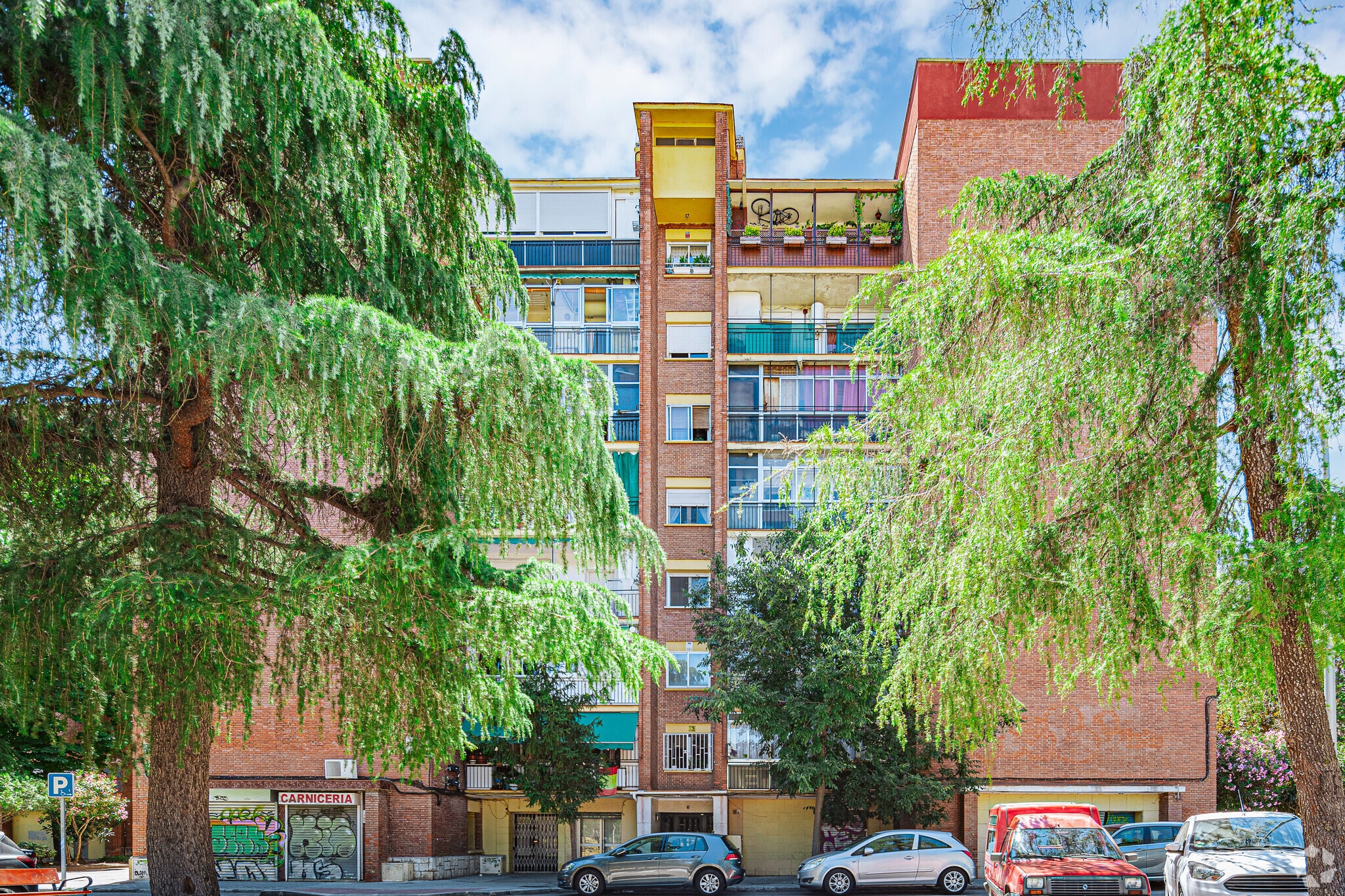 Plaza de Ensidesa, 3, Madrid, Madrid for sale Primary Photo- Image 1 of 3
