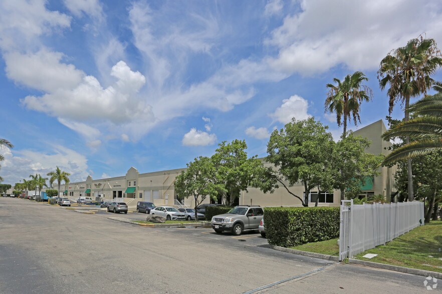 4600-4636 NW 74th Ave, Miami, FL for lease - Building Photo - Image 2 of 11