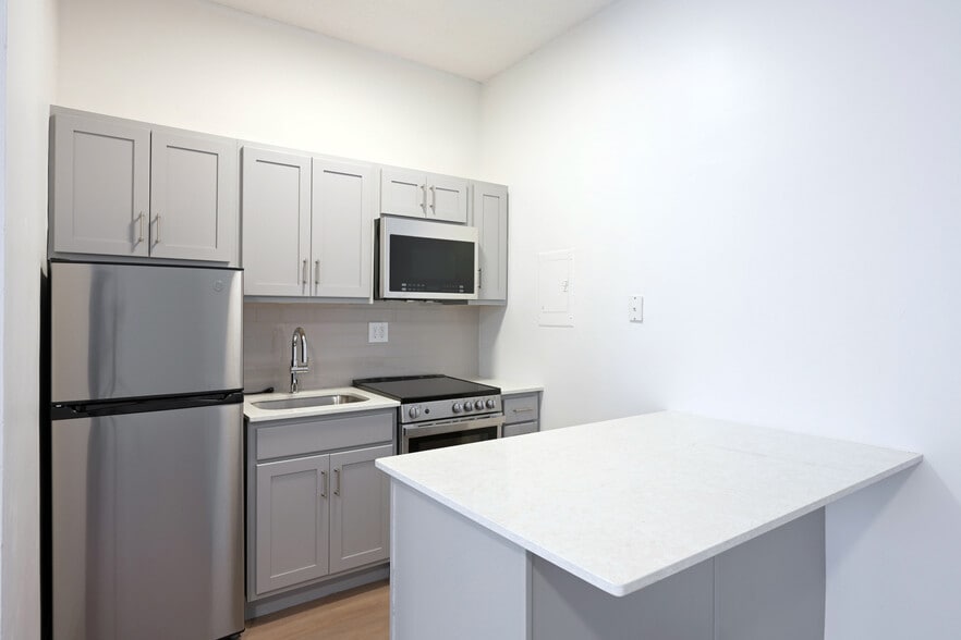 BCP Portfolio portfolio of 3 properties for sale on LoopNet.com - Building Photo - Image 3 of 48