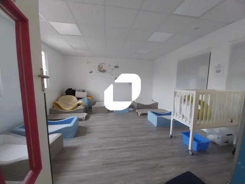 Office in Trappes for sale - Building Photo - Image 3 of 8