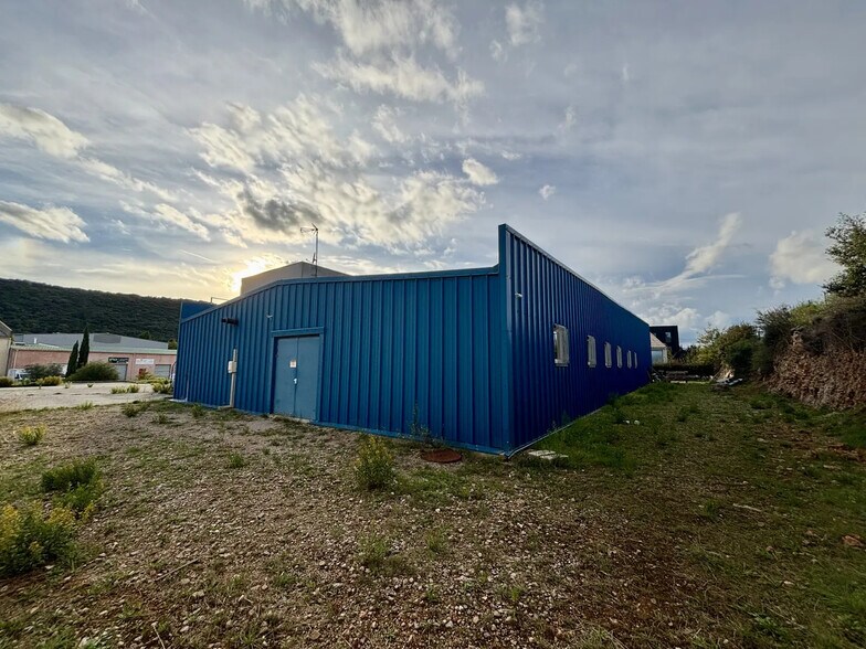 Flex in Brignoles for lease - Building Photo - Image 3 of 12