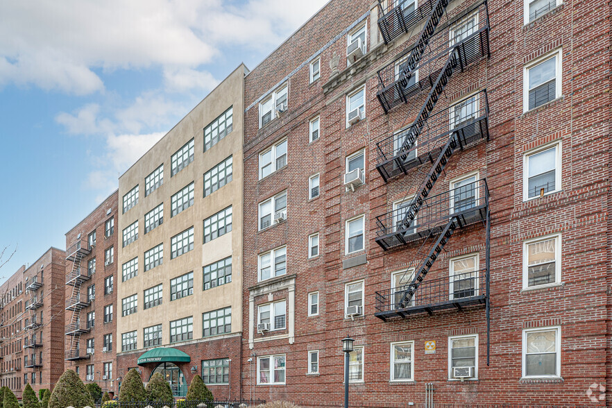 150 Ocean Pkwy, Brooklyn, NY for sale - Building Photo - Image 3 of 5