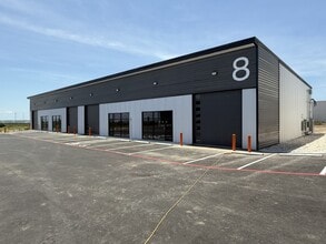 6420 FM 1102, New Braunfels, TX for lease Interior Photo- Image 1 of 11