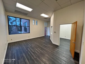 869 NW Wall St, Bend, OR for lease Interior Photo- Image 2 of 2