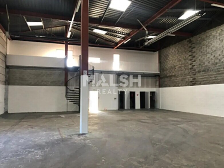 Flex in Saint-Étienne for lease - Interior Photo - Image 1 of 3