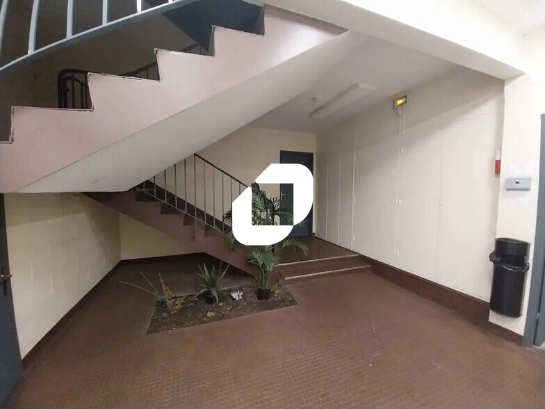 Office in Palaiseau for lease - Lobby - Image 2 of 9