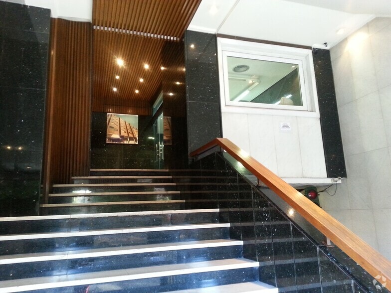 Calle Cristóbal Bordiú, 35, Madrid, Madrid for lease - Building Photo - Image 3 of 5