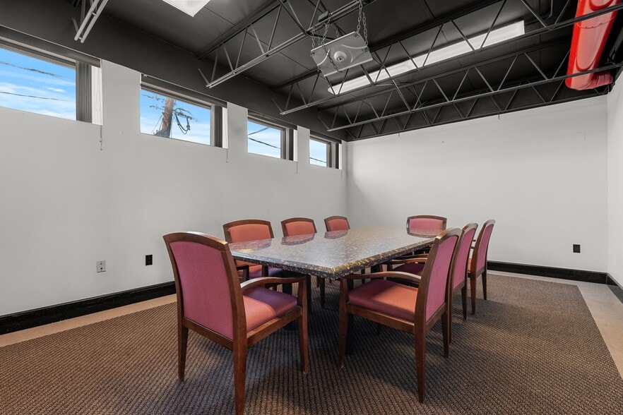 110 Airport Rd, Hartford, CT for lease - Building Photo - Image 3 of 30