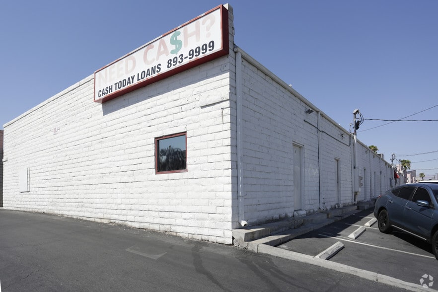 2300 E Desert Inn Rd, Las Vegas, NV for lease - Building Photo - Image 3 of 4