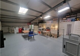 10-10 Bramley Rd, Tadley for lease Interior Photo- Image 2 of 3