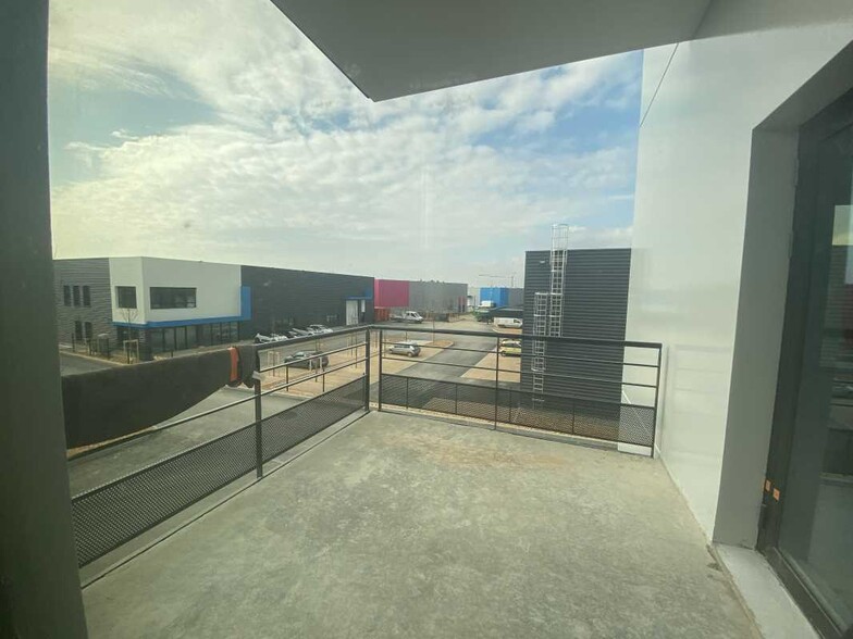 Office in Rillieux-la-Pape for lease - Building Photo - Image 3 of 10