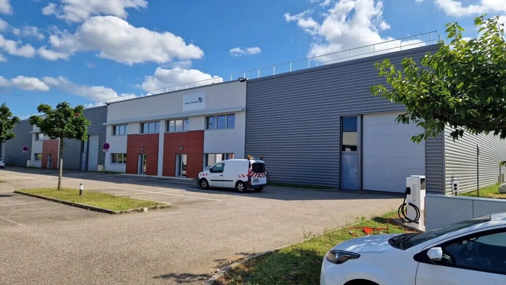 Flex in Saint-Priest for lease - Building Photo - Image 2 of 18