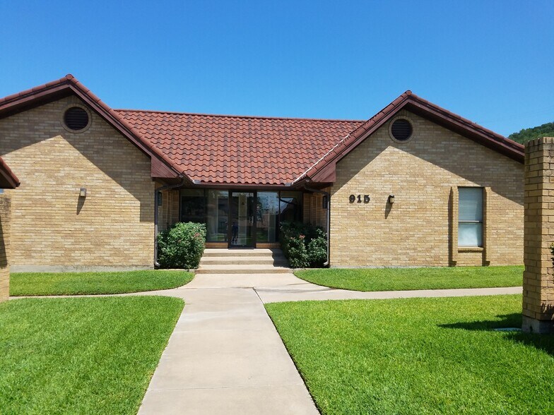 915 E Hubbard St, Mineral Wells, TX 76067