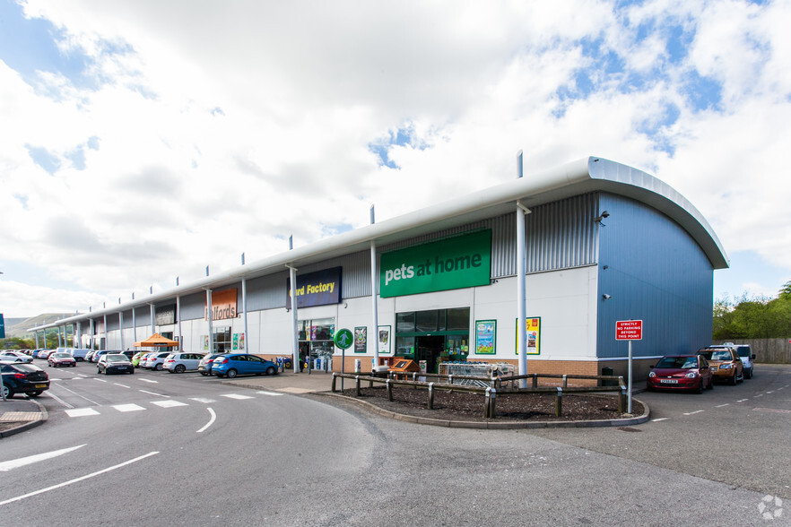 Units 1-7 Lakeside Retail Park, Brynmawr for lease - Building Photo - Image 2 of 7