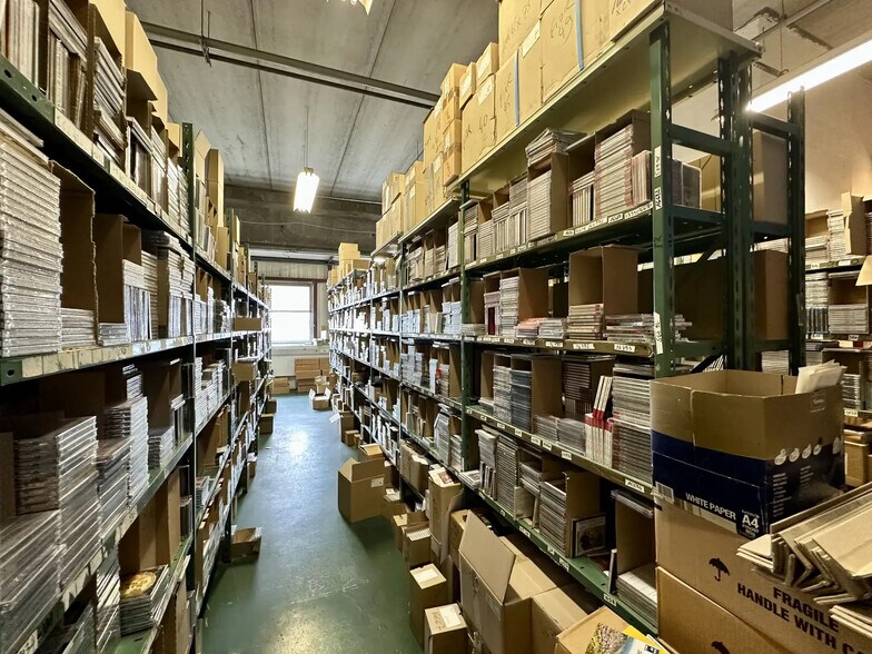 Flex in Ivry-sur-Seine for sale - Building Photo - Image 3 of 7