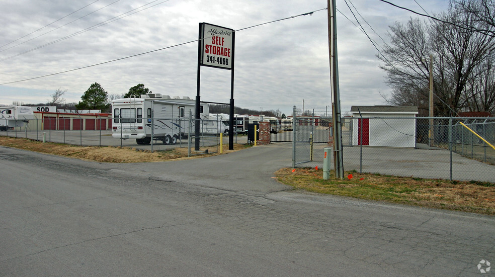 2307 Holly Rd, Claremore, OK for sale - Primary Photo - Image 1 of 1