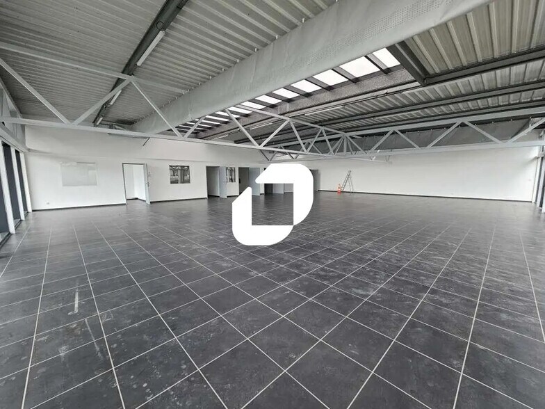 Retail in Longperrier for lease - Interior Photo - Image 3 of 6