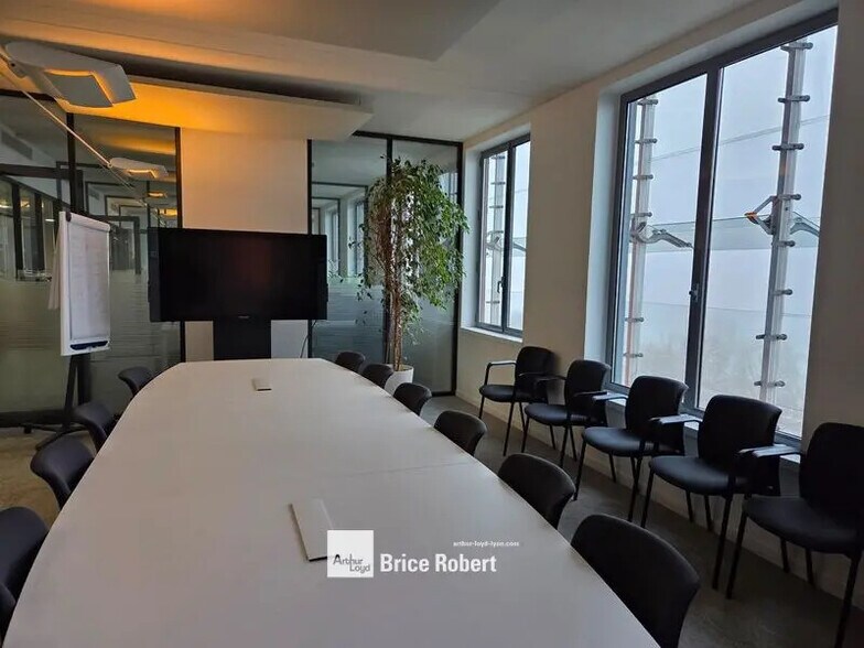 Office in Lyon for lease - Interior Photo - Image 3 of 11