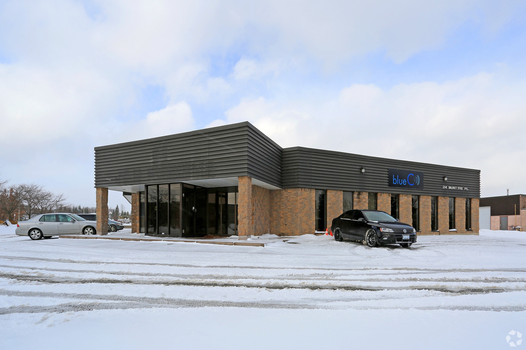 24 Mcintyre Pl, Kitchener, ON for lease Primary Photo- Image 1 of 4